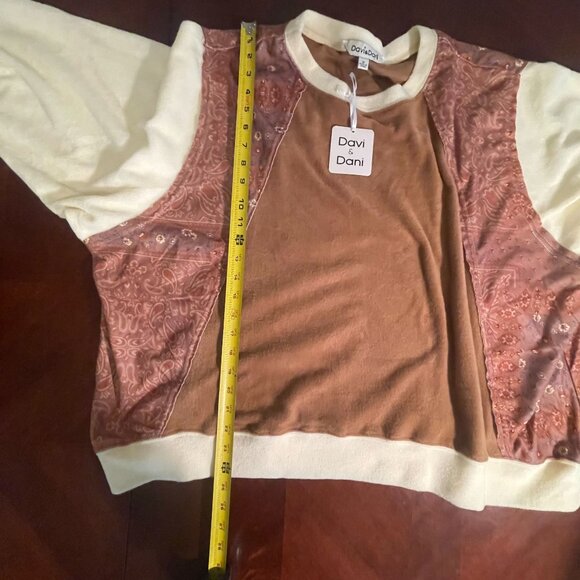 Davi & Dani womens Patchwork Velvet Sweatshirt M Beige Pink & Cream Fleece - Picture 6 of 10